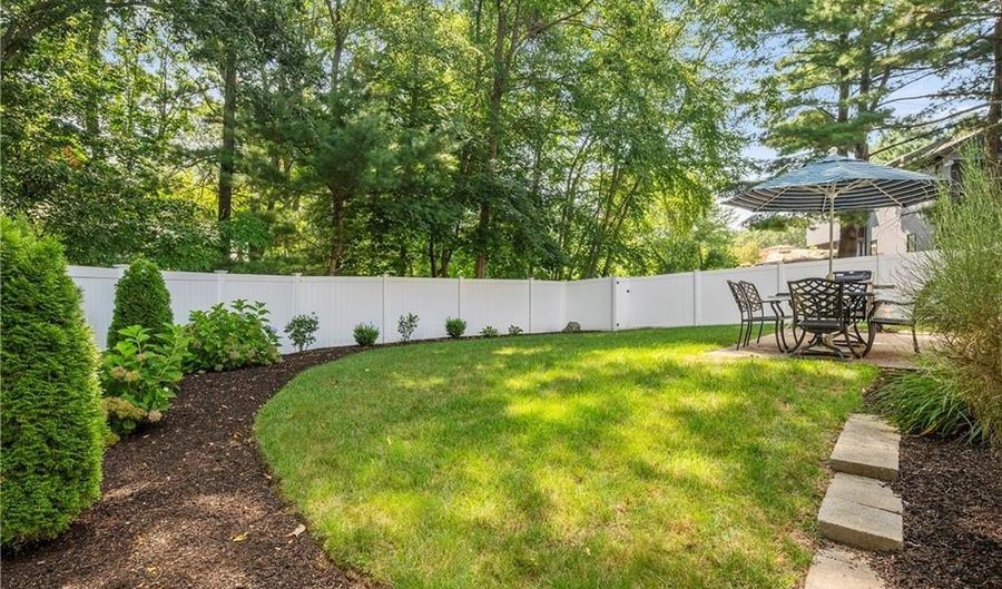 7 Aurora Dr, Cumberland, RI 02864 - 4 Beds, 3 Bath