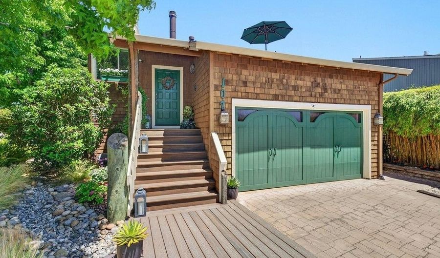 107 Bar Harbor Ct, Aptos, CA 95003 - 2 Beds, 3 Bath