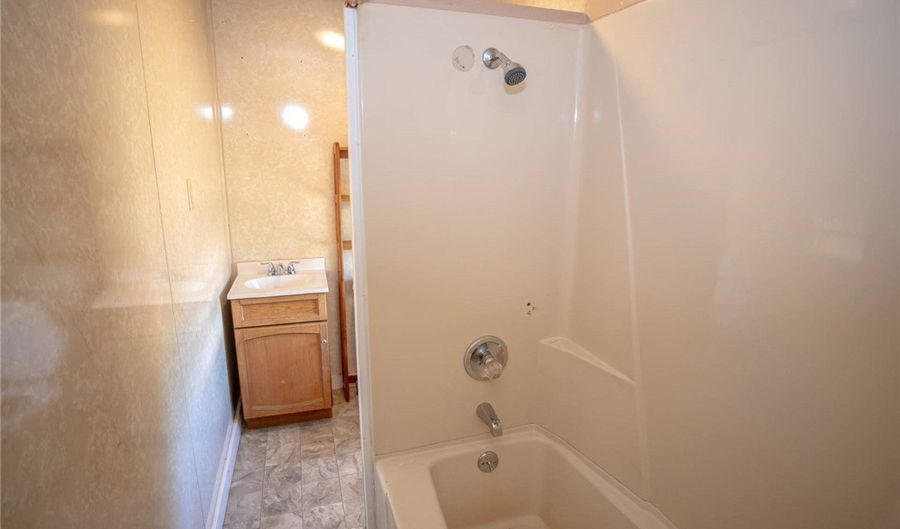 181 Chittenden St, Akron, OH 44306 - 2 Beds, 1 Bath