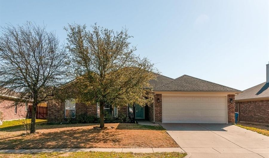 706 Lakeview Dr, Alvarado, TX 76009 - 3 Beds, 2 Bath