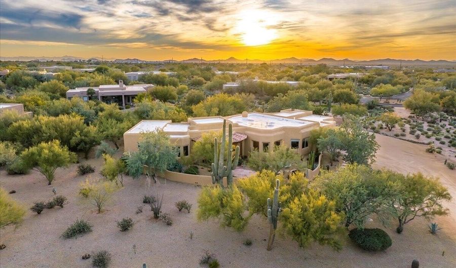 35078 N SOPHORA Dr, Carefree, AZ 85377 - 3 Beds, 3 Bath