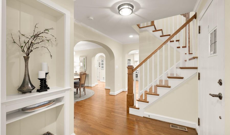 811 26TH Pl S, Arlington, VA 22202 - 4 Beds, 4 Bath