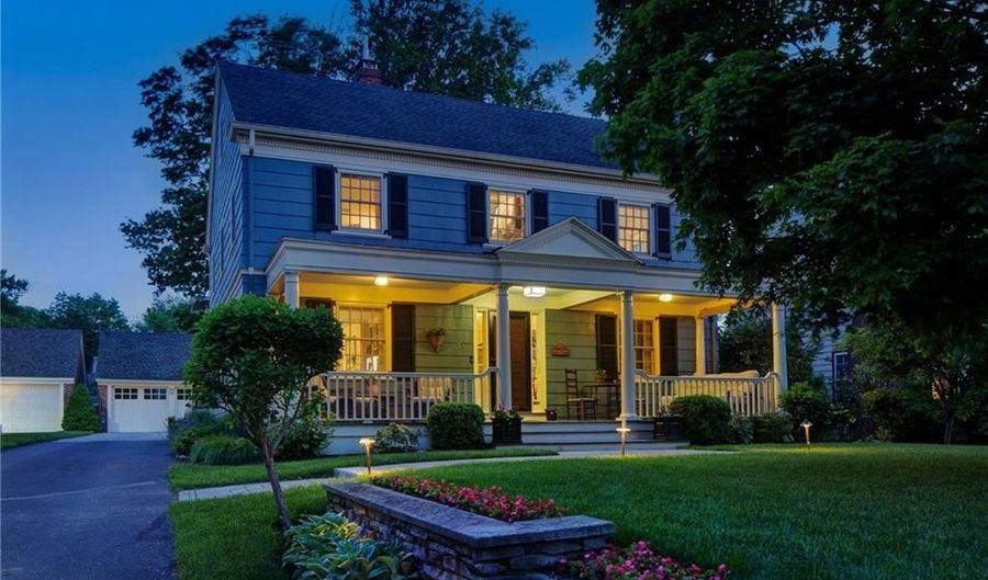 51 Ayrault St, Newport, RI 02840 - 4 Beds, 5 Bath