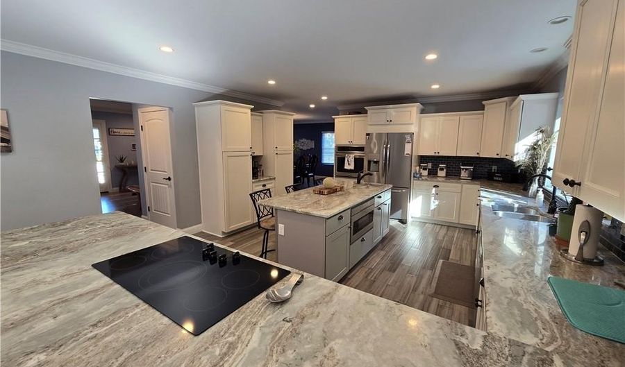 27 Rosedale Ave, Barrington, RI 02806 - 5 Beds, 4 Bath