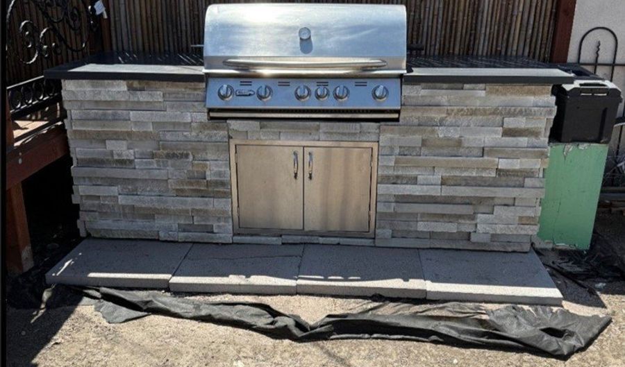 1831 W 68th St, Los Angeles, CA 90047 - 2 Beds, 1 Bath