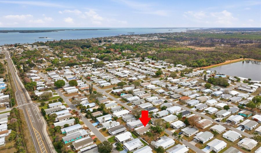 566 Dolphin Cir, Barefoot Bay, FL 32976 - 3 Beds, 2 Bath