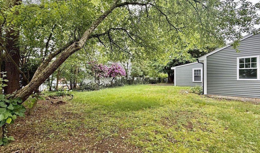 14 Susan Dr, Billerica, MA 01821 - 2 Beds, 1 Bath