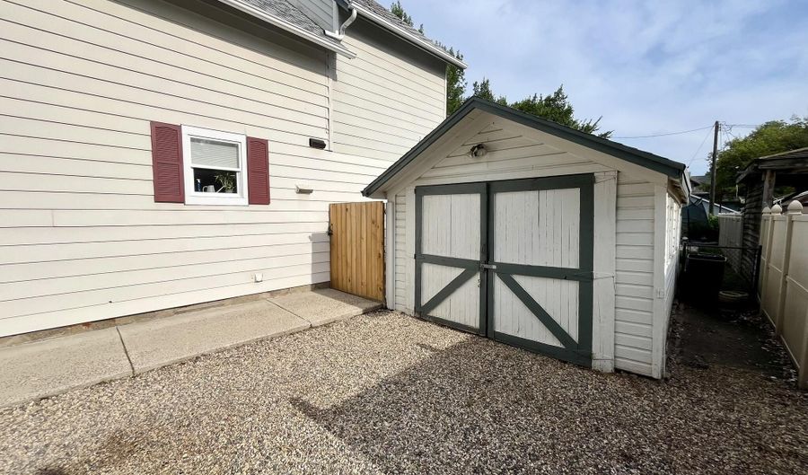 1024 SW 8th Ave, Aberdeen, SD 57401 - 4 Beds, 2 Bath
