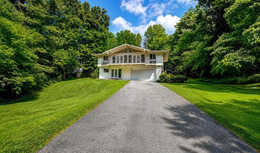 6900 HEATHERHILL Rd, Bethesda, MD 20817 - 4 Beds, 4 Bath