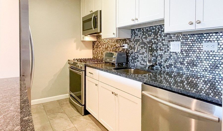9 Hawthorne Place 11J, Boston, MA 02114 - 1 Beds, 1 Bath