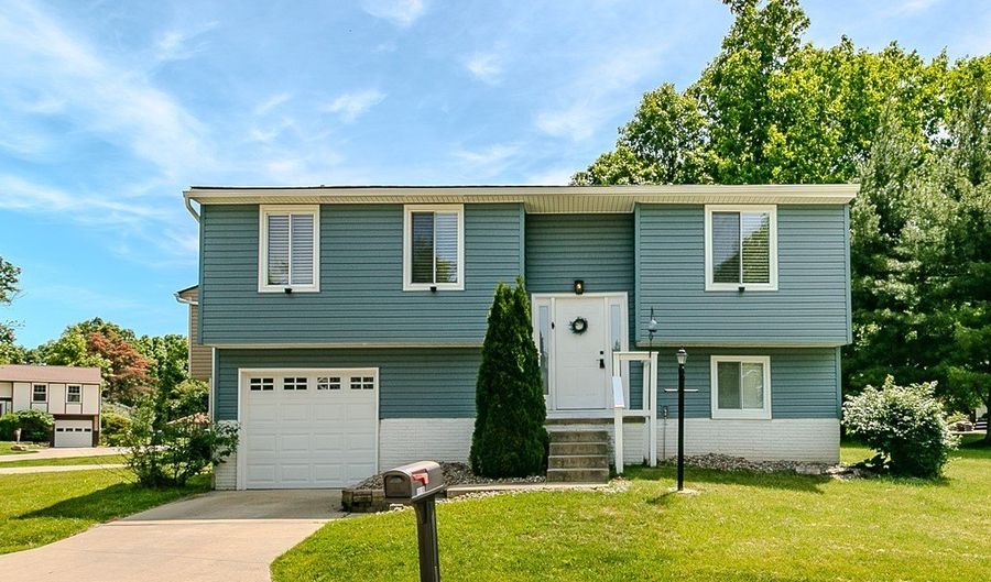 10015 Windjammer Trl, Aurora, OH 44202 - 3 Beds, 2 Bath