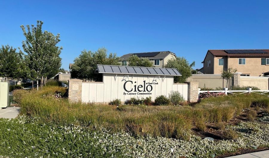 5611 Trinity Lakes Ln, Antioch, CA 94531 - 5 Beds, 3 Bath