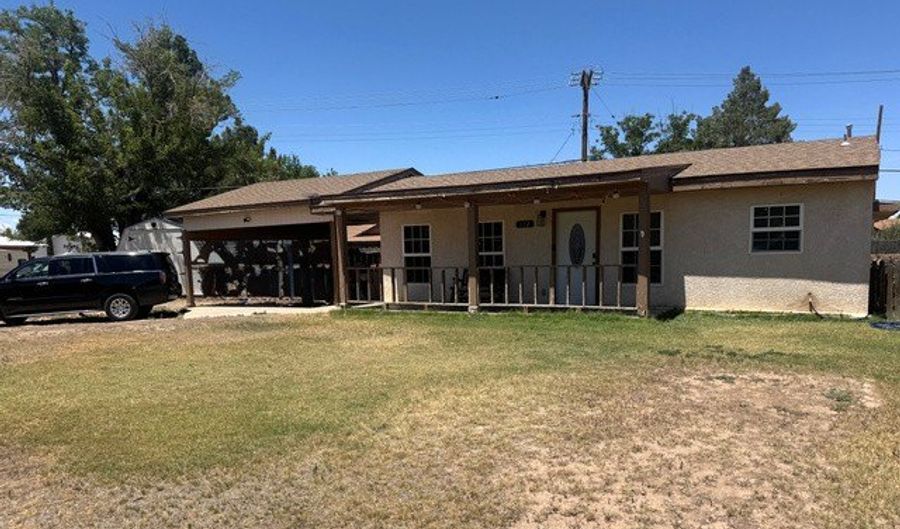 812 CARPER Dr, Artesia, NM 88210 - 3 Beds, 3 Bath