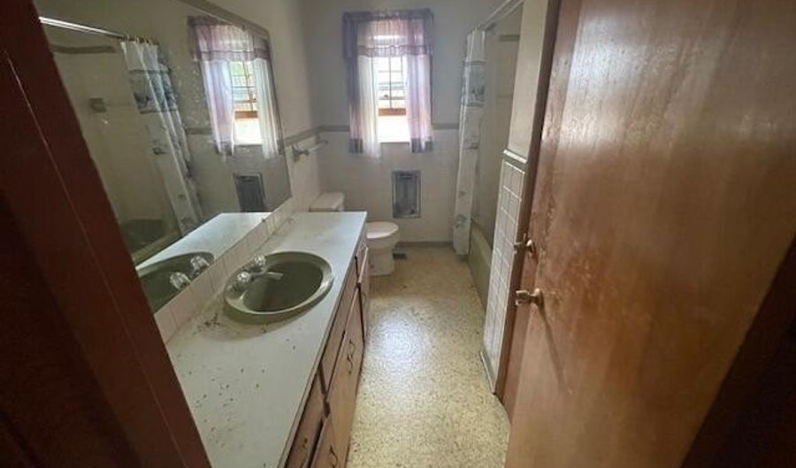 335 Bakers Chapel Church Rd, Big Sandy, TN 38221 - 3 Beds, 1 Bath