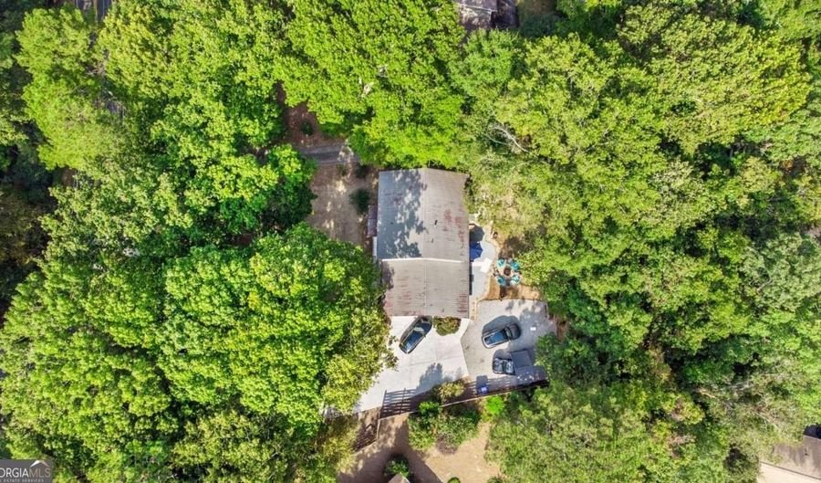 813 Lakeshore Dr, Berkeley Lake, GA 30096 - 4 Beds, 2 Bath