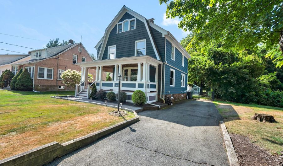 497 Maple Ave, Cheshire, CT 06410 - 3 Beds, 3 Bath