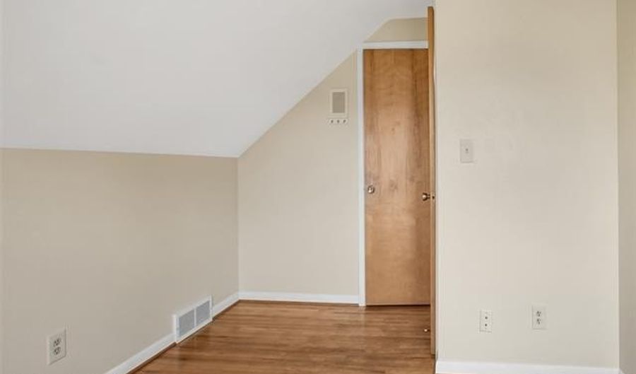 517 S Scott St, Adrian, MI 49221 - 4 Beds, 2 Bath