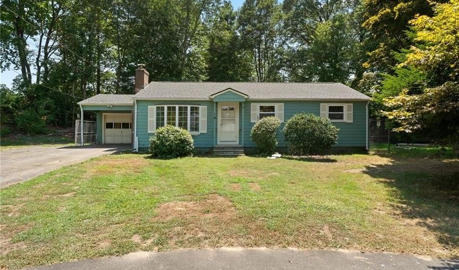 4 Reed Pl, East Greenwich, RI 02818 - 3 Beds, 1 Bath