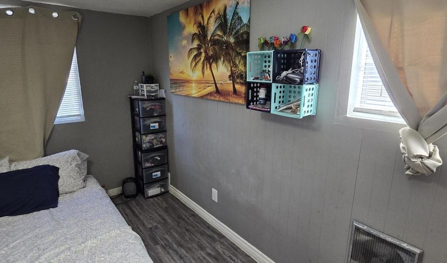 206 N 5TH St, Avondale, AZ 85323 - 3 Beds, 2 Bath