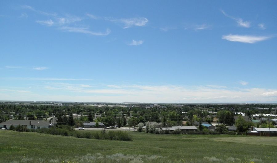 826 SKYLINE Dr, Cheyenne, WY 82009 - 4 Beds, 3 Bath