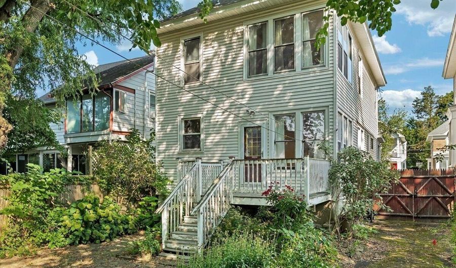 24 Summit Ave, Albany, NY 12209 - 4 Beds, 2 Bath