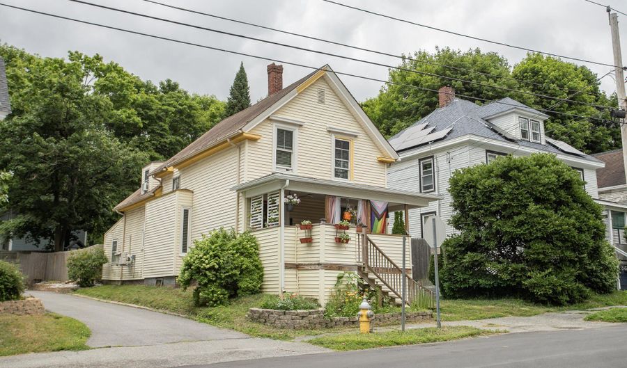 267 Pine St, Bangor, ME 04401 - 3 Beds, 1 Bath