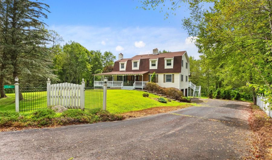141 EMBILL Dr, Blakeslee, PA 18610 - 4 Beds, 3 Bath
