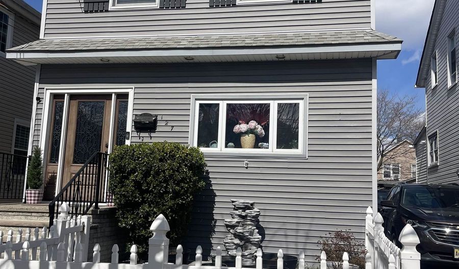 127 W 55TH St, Bayonne, NJ 07002 - 3 Beds, 2 Bath