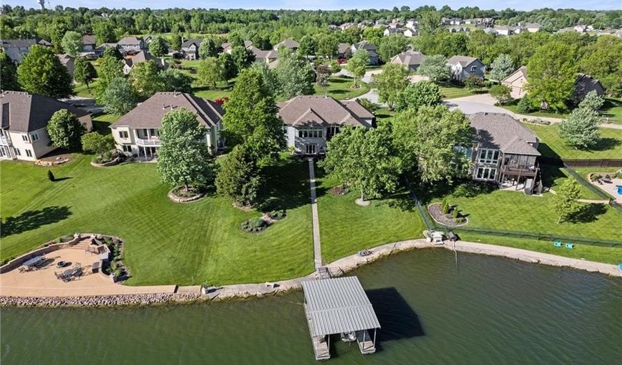 15471 Cedar Ln, Basehor, KS 66007 - 4 Beds, 4 Bath