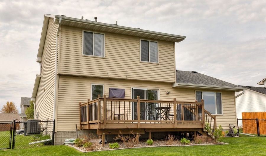635 25th St SE, Altoona, IA 50009 - 3 Beds, 3 Bath
