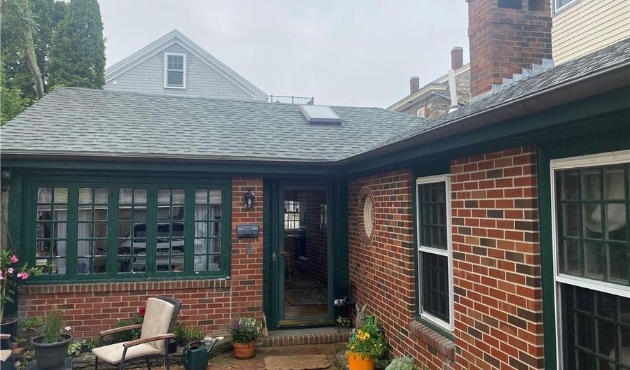 4 Coddington Wharf, Newport, RI 02840 - 2 Beds, 1 Bath