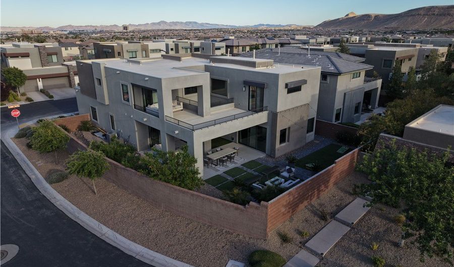 6135 Amber View St, Las Vegas, NV 89135 - 5 Beds, 5 Bath