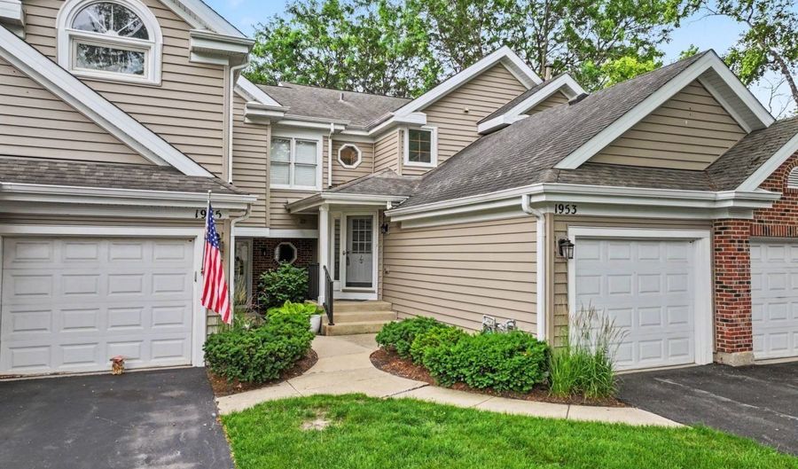 1953 N Coldspring Rd, Arlington Heights, IL 60004 - 2 Beds, 2 Bath