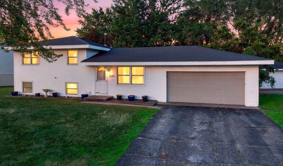 3525 Bryant Ave, Anoka, MN 55303 - 4 Beds, 2 Bath