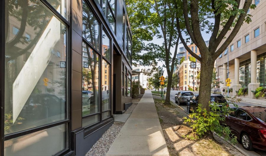 210 S Hamilton St, Madison, WI 53703 - 1 Beds, 2 Bath