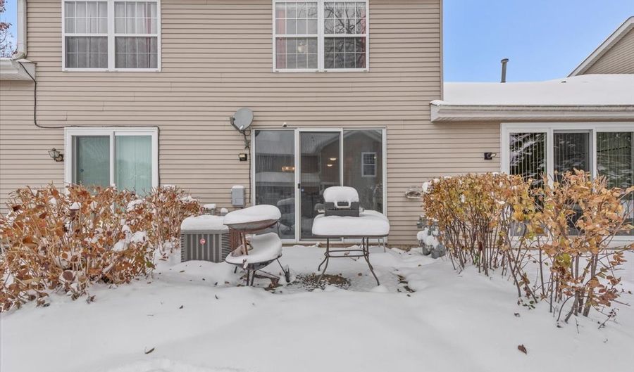 1431 Essex St, Algonquin, IL 60102 - 2 Beds, 3 Bath