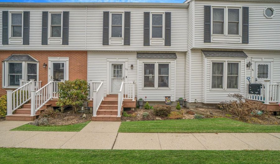 190 Merrick Rd 35, Amityville, NY 11701 - 2 Beds, 2 Bath