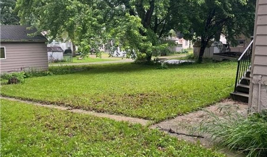 611 Ulstad Ave, Albert Lea, MN 56007 - 2 Beds, 2 Bath