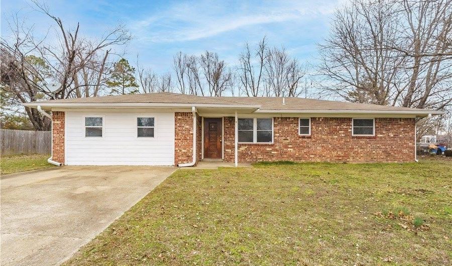 2201 SE 15Th St, Bentonville, AR 72712 - 4 Beds, 2 Bath