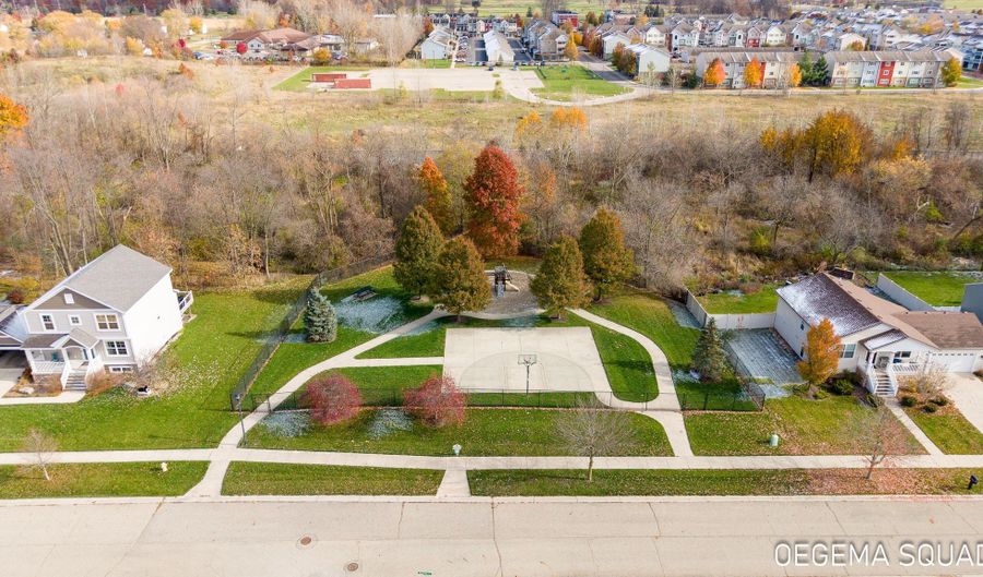 10902 Woodedge Dr, Allendale, MI 49401 - 3 Beds, 3 Bath