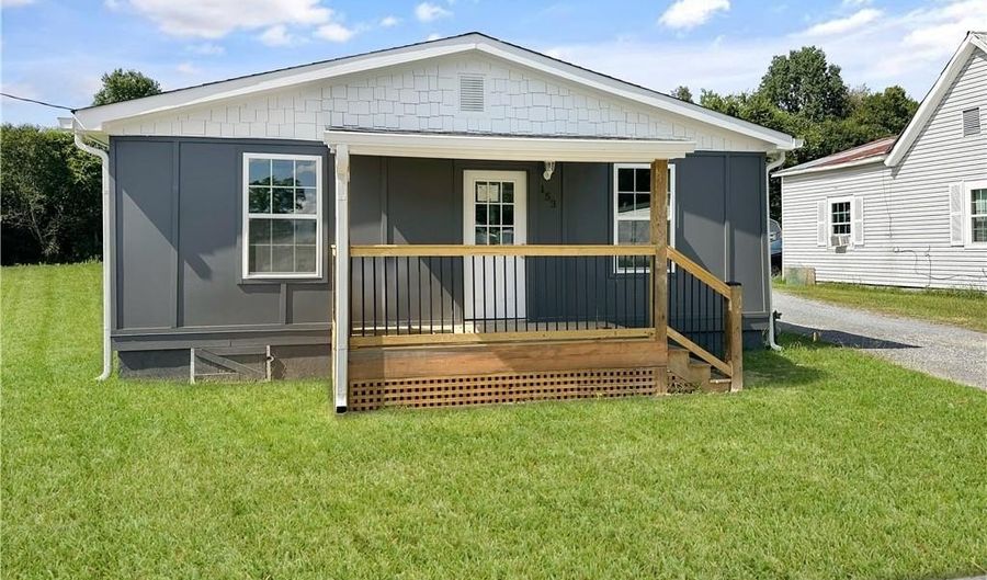 153 Martin Luther King Dr, Adairsville, GA 30103 - 2 Beds, 2 Bath