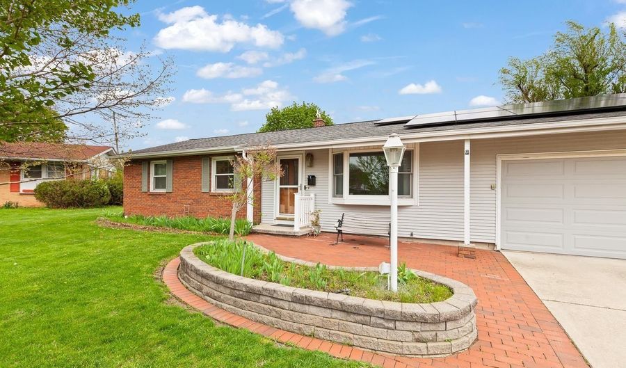 331 Anthony Ct, Adrian, MI 49221 - 3 Beds, 2 Bath