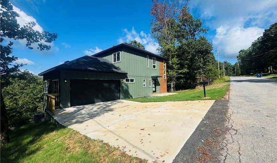 61 Skipton Dr, Bella Vista, AR 72714 - 2 Beds, 3 Bath