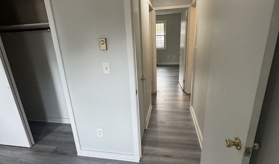239 Old Farms Rd 5C, Avon, CT 06001 - 2 Beds, 2 Bath