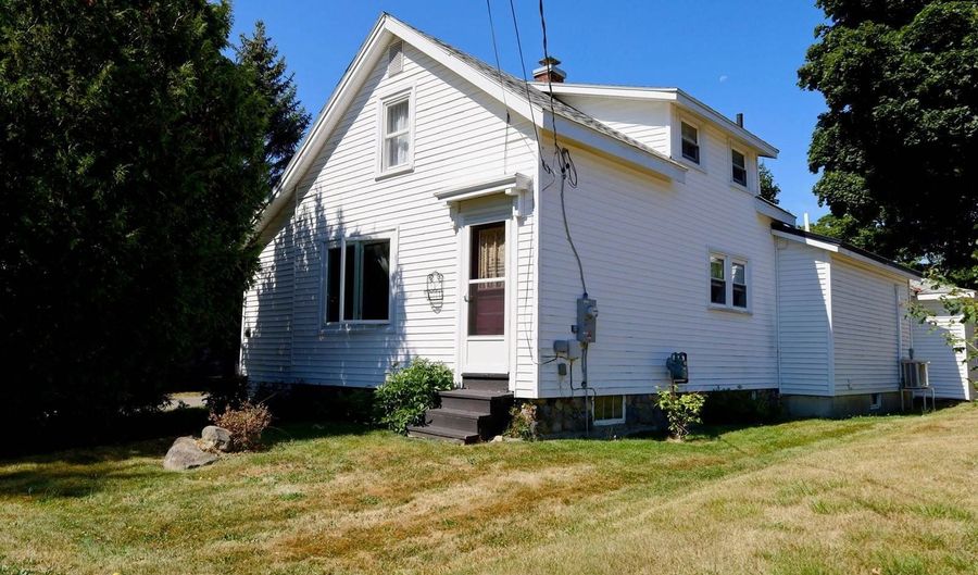 42 Thirteenth St, Bangor, ME 04401 - 2 Beds, 2 Bath