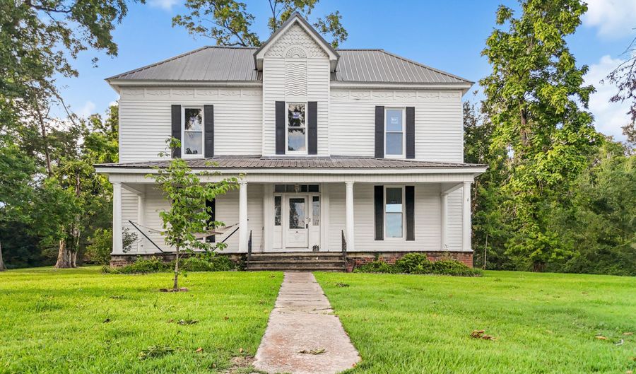 407 W Main St, Blue Mountain, MS 38610 - 5 Beds, 3 Bath