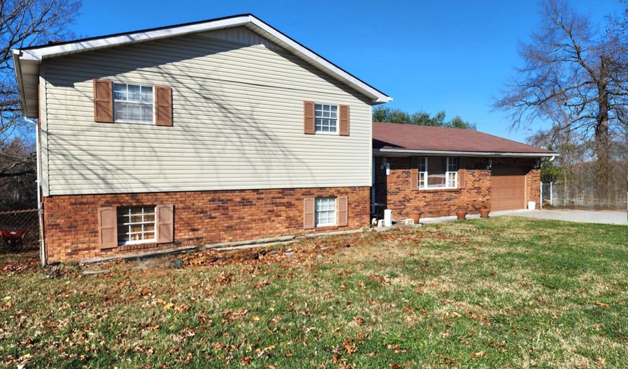 619 W Greenhill Rd, Ashland, KY 41102 - 4 Beds, 2 Bath