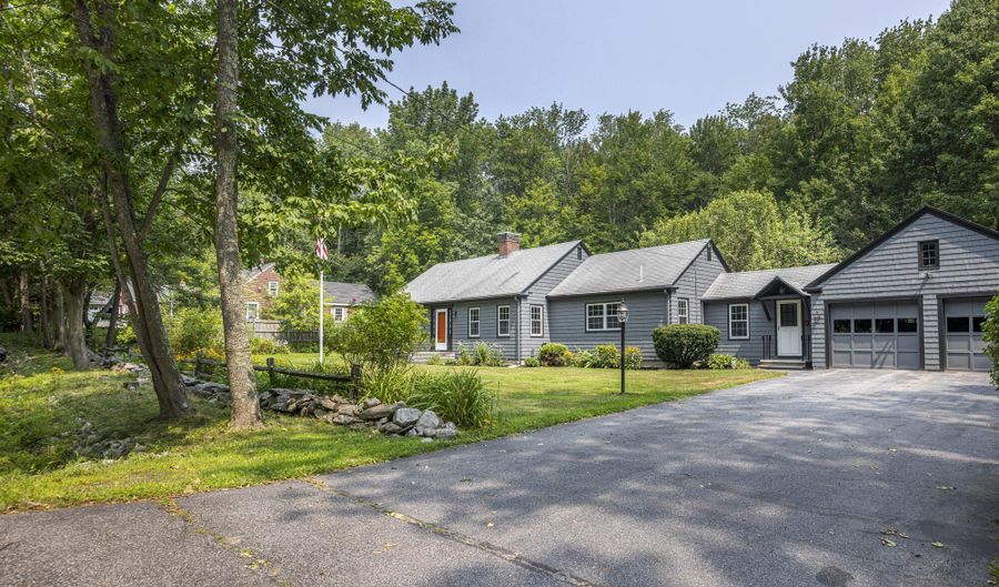 91 Blackstrap Rd, Falmouth, ME 04105 - 2 Beds, 3 Bath