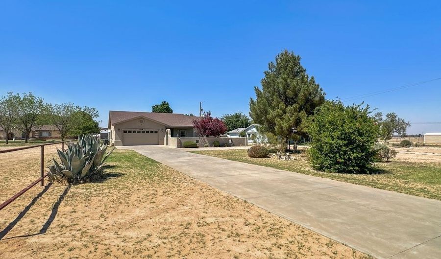 808 E Chapman Rd, Carlsbad, NM 88220 - 3 Beds, 2 Bath
