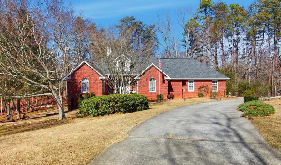 149 Tall Oaks Dr, Alto, GA 30510 - 4 Beds, 3 Bath